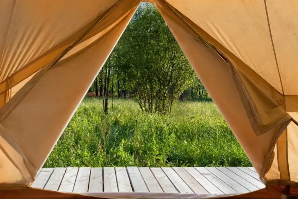 uitzicht vanuit mijn tent in the middle of nowhere op camping paradis